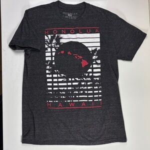 HONOLUA Surf Co. Men’s Med. T-shirt with palm trees & Hawaiian Islands.